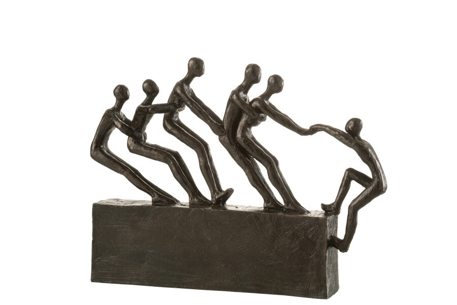 Figurine personnages sur socle brun foncé en résine