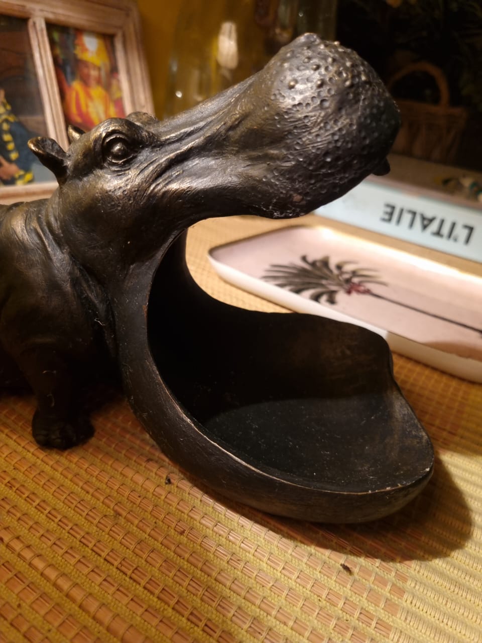Vide poche hippopotame résine bronze