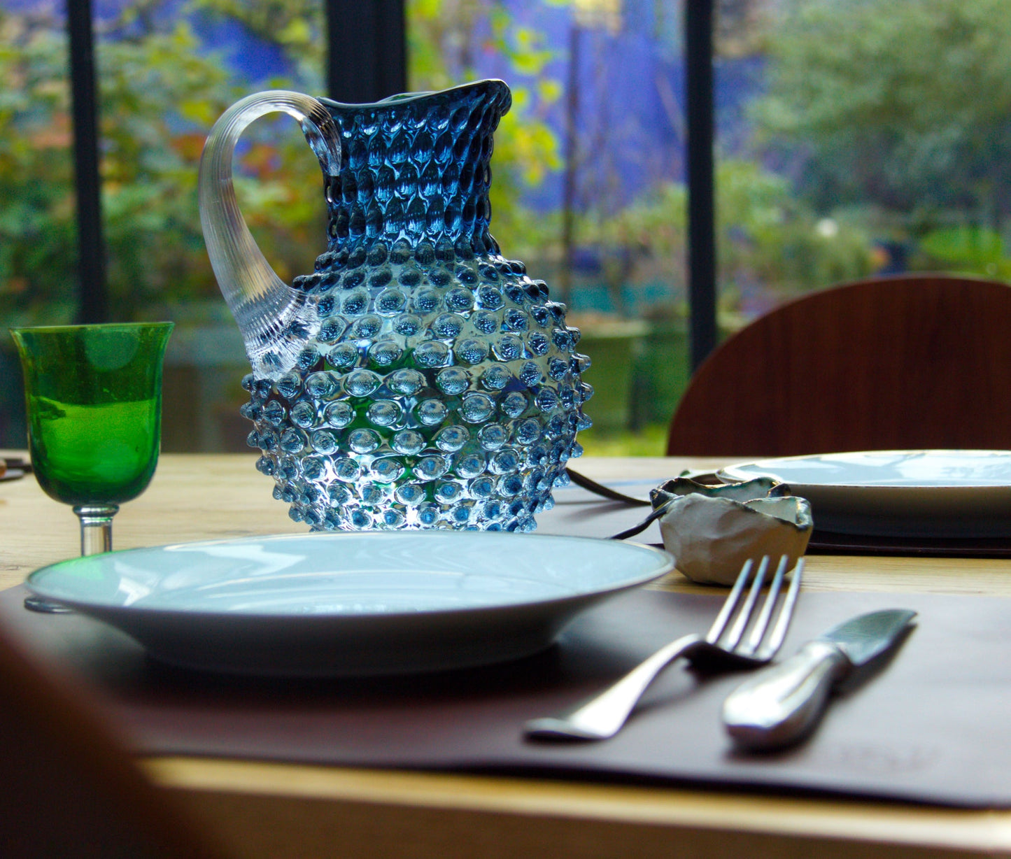 Carafe cristal de Bohême Bleu fumé anse transparente 2L