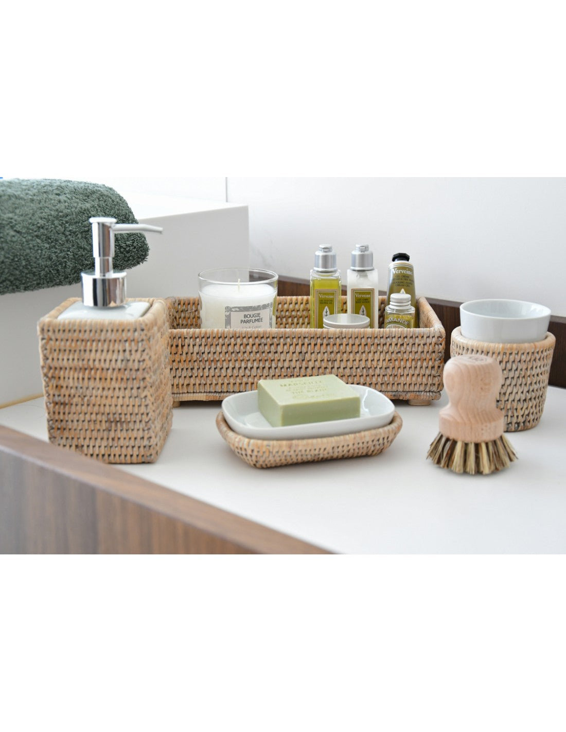 SALLE DE BAIN Rangement Corbeille rectangulaire Daisy sur pieds Blanc en rotin