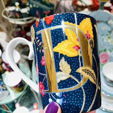 A TABLE Mug ALPHABET -D Bleu en porcelaine