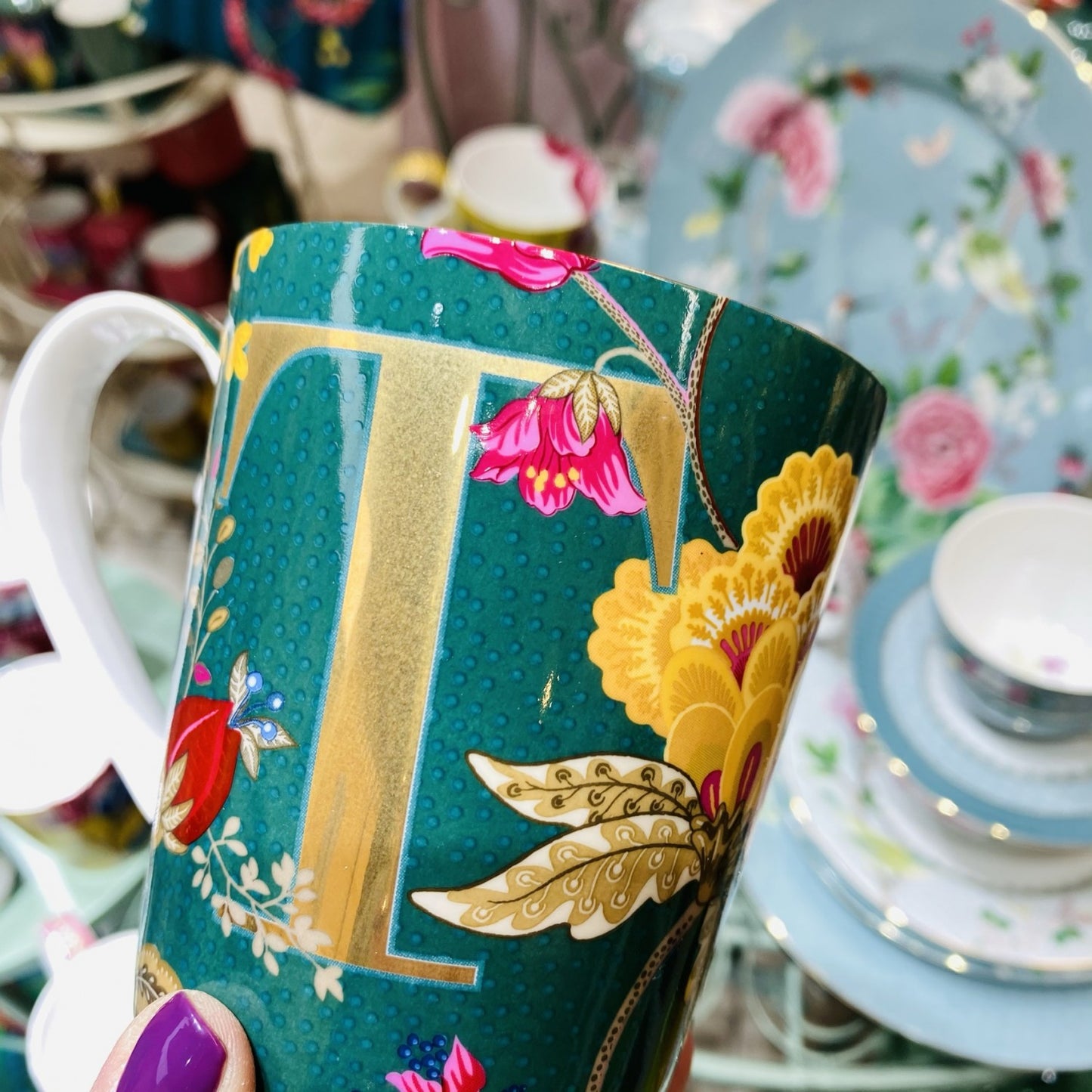 A TABLE Mug ALPHABET -T Vert en porcelaine