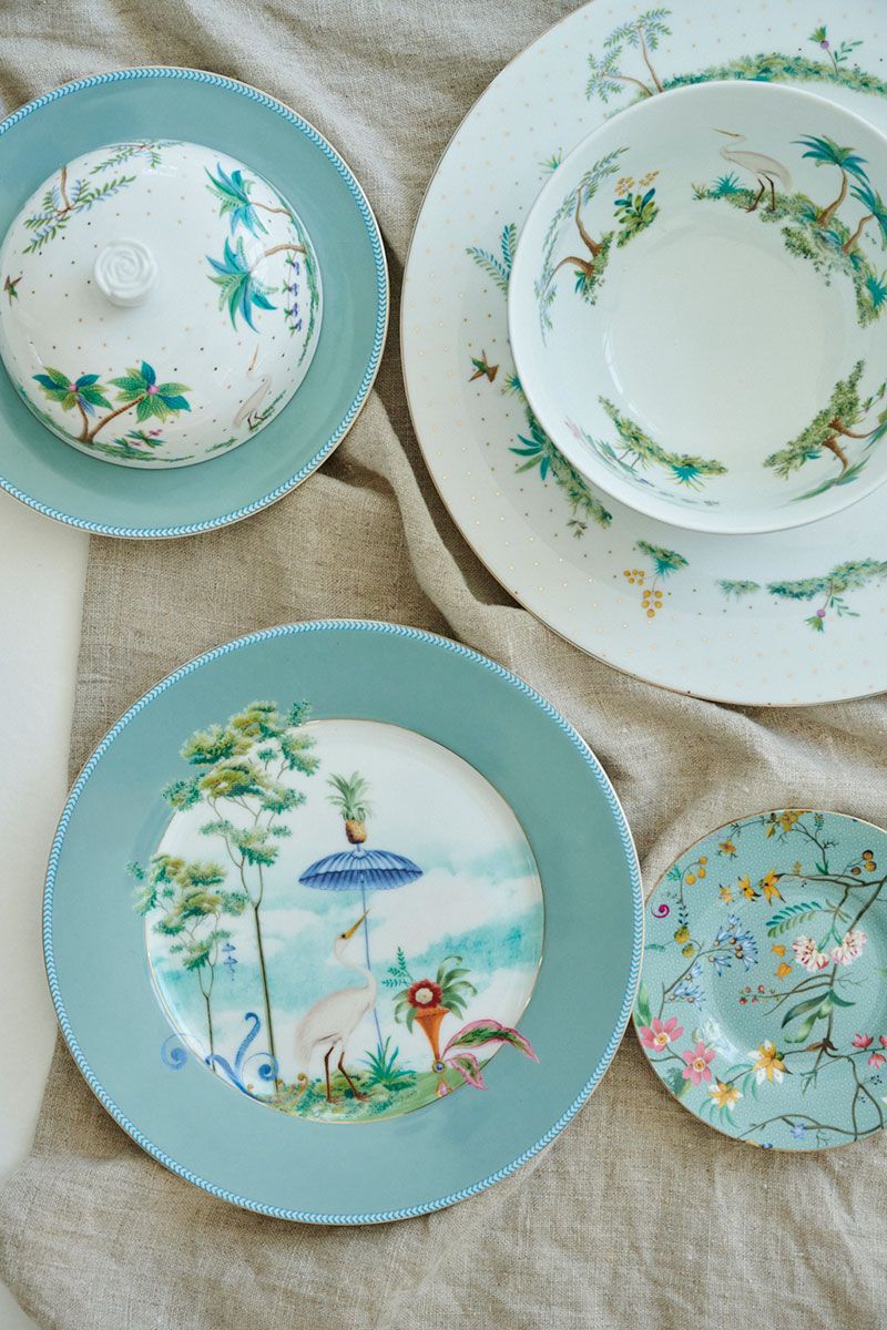 A TABLE Assiette de présentation en porcelaine