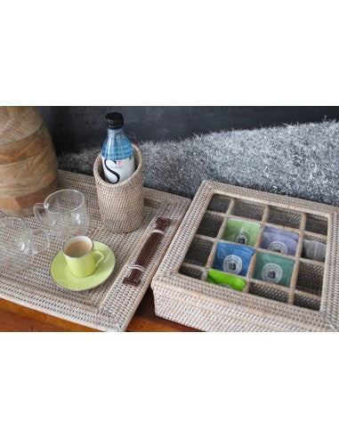 Plateau Oakkan blanc cérusé en rotin