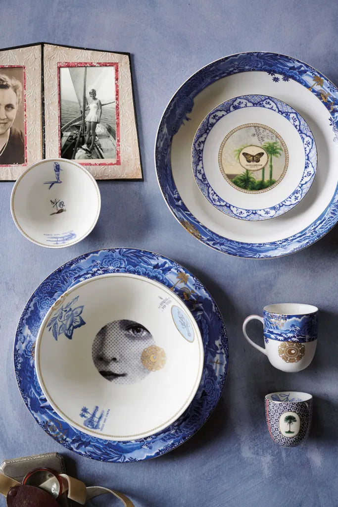 A TABLE Assiette plate Héritage bordure bleue en porcelaine