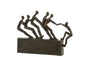 Figurine personnages sur socle brun foncé en résine