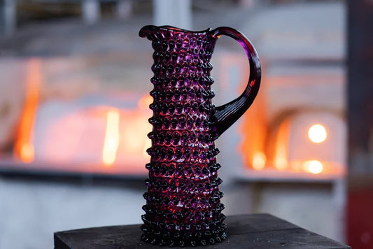 A TABLE Carafe Haute en cristal de Bohême Violet pointe diamant