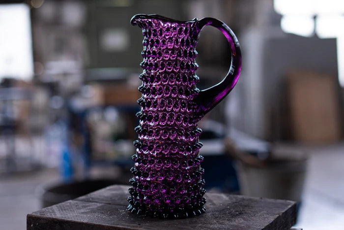 A TABLE Carafe Haute en cristal de Bohême Violet pointe diamant