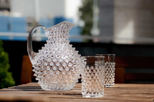 A TABLE Set de deux gobelets à clous transparents en cristal de Bohême