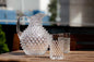 A TABLE Set de deux gobelets à clous transparents en cristal de Bohême