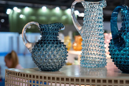 A TABLE Carafe cristal de Bohême Bleu fumé anse transparente pointe de diamant