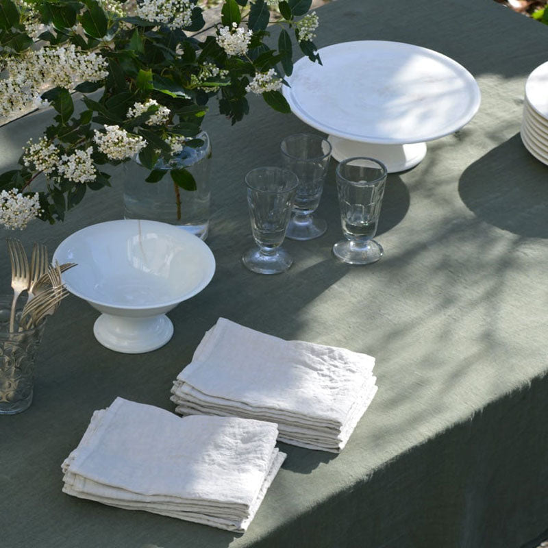 A TABLE TEXTILE Nappe Kaki en lin lavé