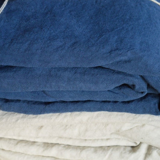 A TABLE TEXTILE Nappe Indigo en lin lavé